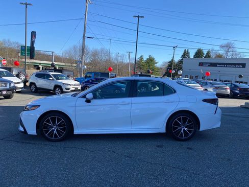Used 2023 Toyota Camry SE image 2