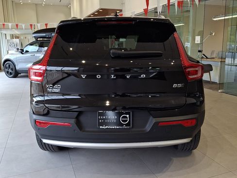 Certified 2023 Volvo XC40 B5 Core w/ Convenience Package AWD/4WD image 5