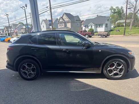 Used 2022 Alfa Romeo Stelvio Ti AWD/4WD image 5