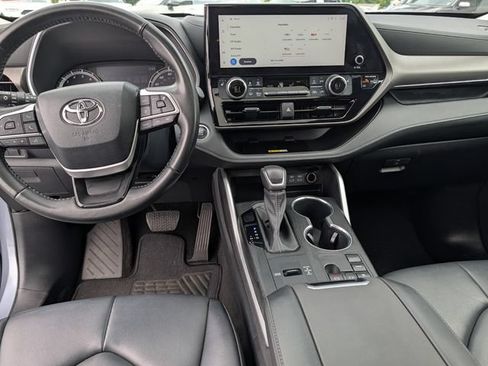 Used 2023 Toyota Highlander XLE FWD image 22