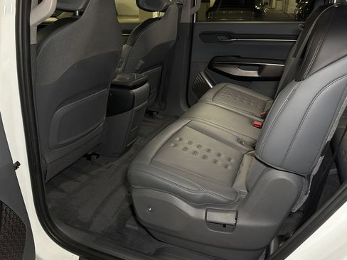 Certified 2024 Kia EV9 Wind AWD/4WD image 23