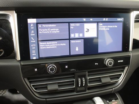 Used 2024 Porsche Macan w/ Premium Plus Package image 27