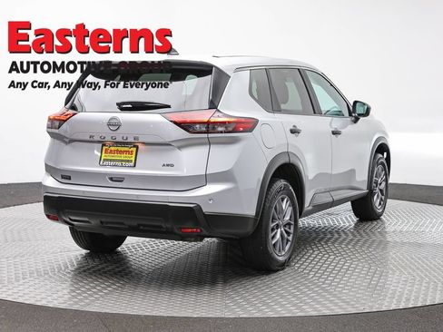 Used 2024 Nissan Rogue S AWD/4WD image 5