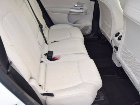 Used 2020 Mercedes-Benz GLB 250 4MATIC w/ Premium Package image 26