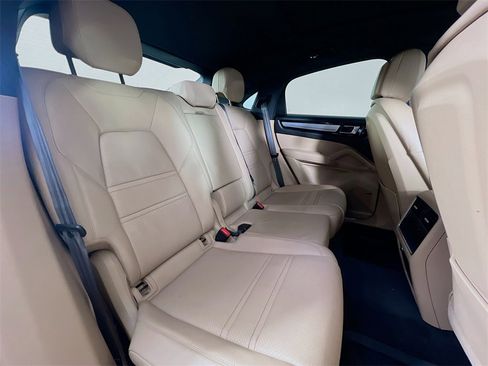 Certified 2023 Porsche Cayenne Coupe image 29