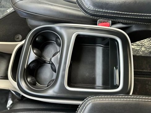 Used 2024 Chrysler Pacifica Touring-L image 29