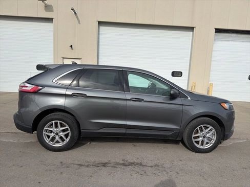Used 2024 Ford Edge SEL w/ Convenience Package image 3