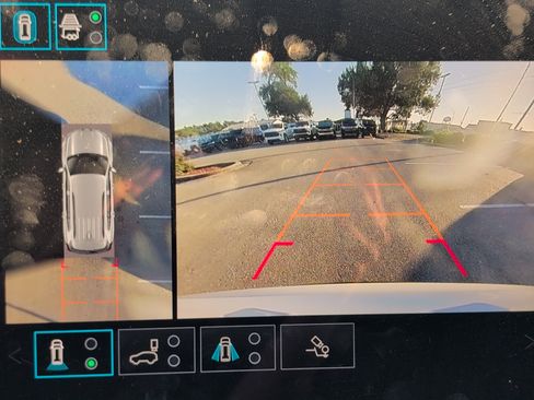 Used 2025 GMC Acadia Elevation image 14