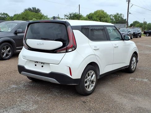 Used 2024 Kia Soul LX w/ Option Group 015 FWD image 3