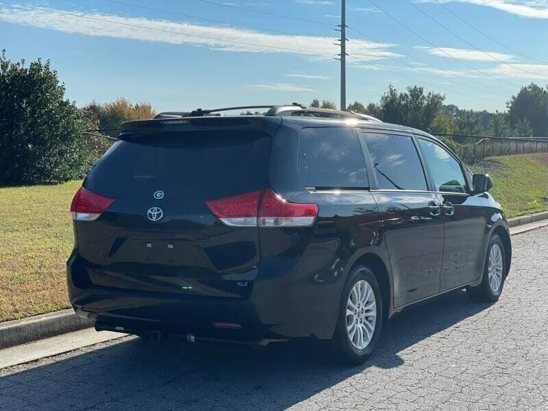 Used 2011 Toyota Sienna XLE FWD image 7