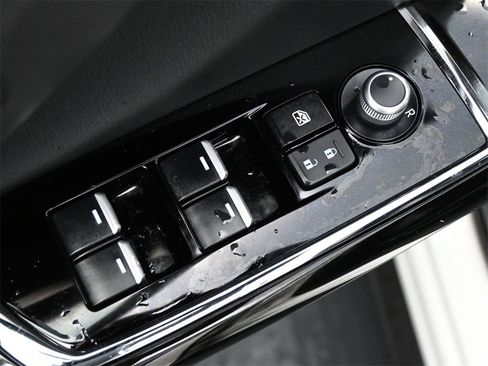 Used 2023 MAZDA CX-9 Touring image 4