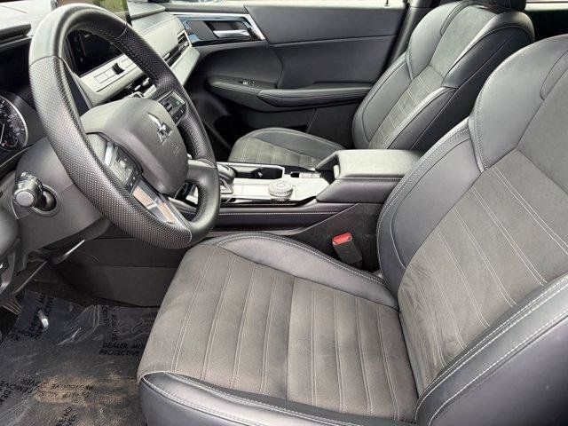 Used 2025 Mitsubishi Outlander SE FWD image 17