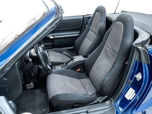 Used 2001 Toyota MR2 image 19