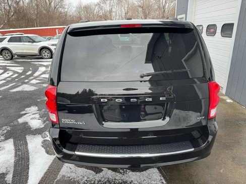 Used 2019 Dodge Grand Caravan SXT image 5