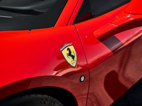 Used 2020 Ferrari F8 Tributo RWD image 8