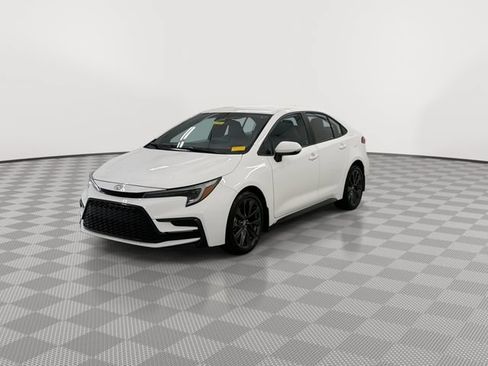 Used 2025 Toyota Corolla SE FWD image 4