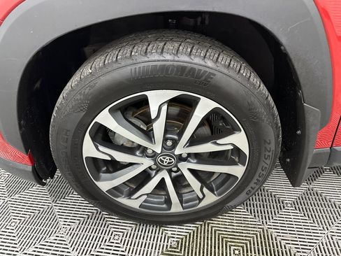 Used 2024 Toyota Corolla Cross XLE FWD image 12