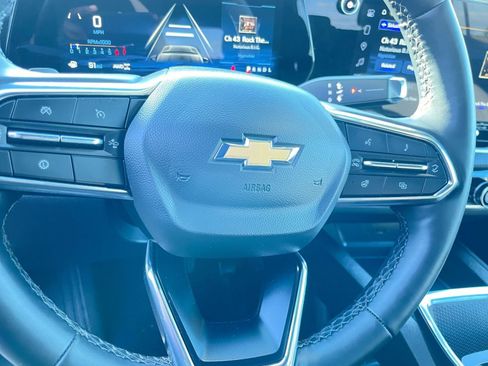 Used 2025 Chevrolet Equinox LT image 28