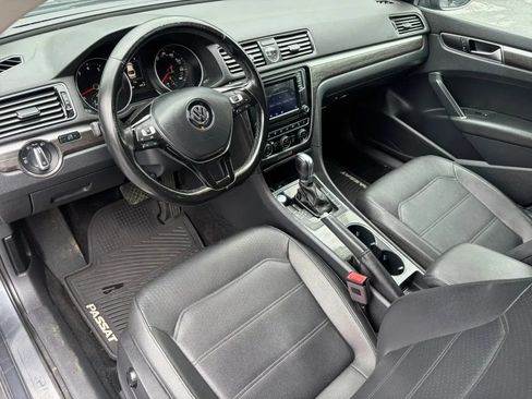 Used 2017 Volkswagen Passat 1.8T SE FWD image 2