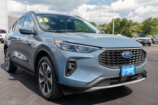 Used 2025 Ford Escape Platinum AWD/4WD image 4