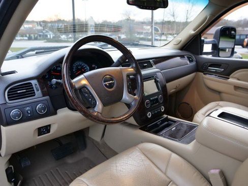 Used 2011 GMC Sierra 3500 Denali image 2