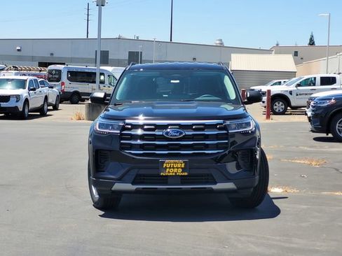 New 2026 Ford Explorer Active AWD/4WD image 3