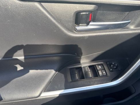 Used 2020 Toyota RAV4 XLE FWD image 12