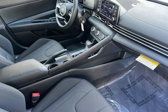 Certified 2026 Hyundai Elantra SE FWD image 16