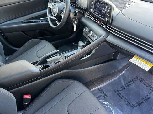 Certified 2026 Hyundai Elantra SE FWD image 16