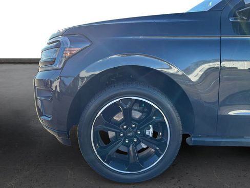 Used 2023 Ford Expedition Limited image 13