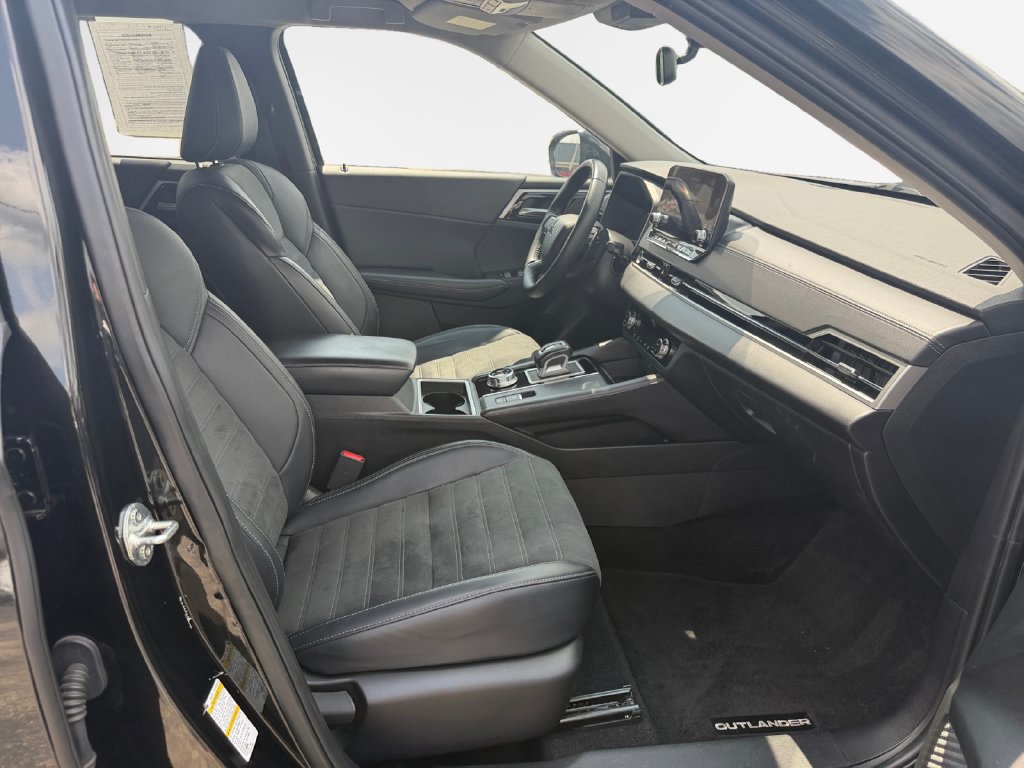 Used 2023 Mitsubishi Outlander SE AWD/4WD image 25