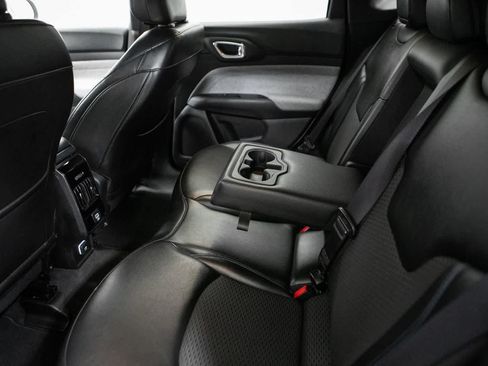 Used 2023 Jeep Compass Latitude AWD/4WD image 31