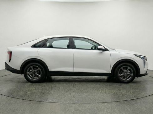 Used 2025 Kia K4 LXS image 11