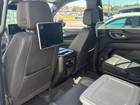 Used 2023 Chevrolet Suburban Z71 w/ Luxury Package AWD/4WD image 7