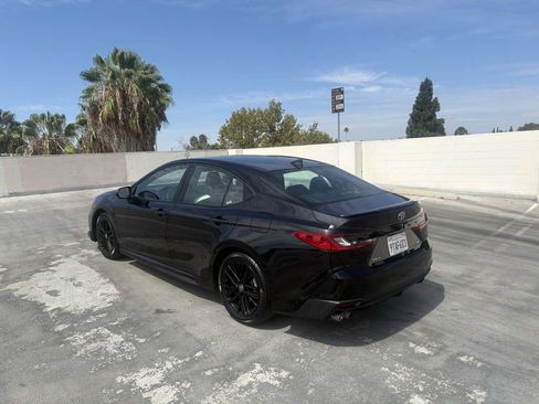 Used 2025 Toyota Camry SE FWD image 11