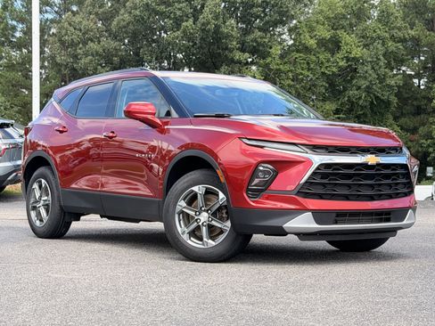Used 2024 Chevrolet Blazer LT w/ Convenience Package FWD image 2