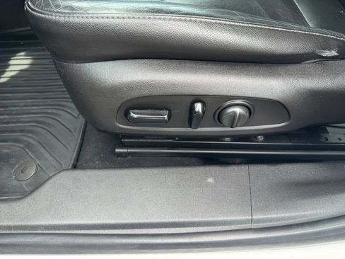 Used 2017 Chevrolet Malibu Hybrid w/ Leather Package FWD image 18