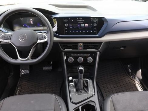 Certified 2023 Volkswagen Taos SE FWD image 17