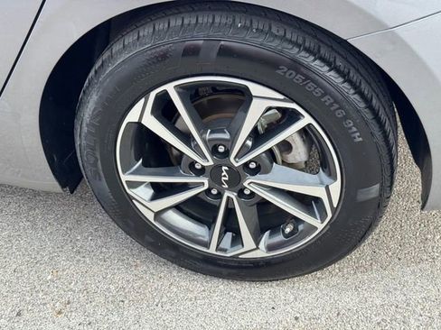 Used 2024 Kia Forte LXS image 6