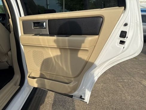 Used 2016 Ford Expedition XLT image 16