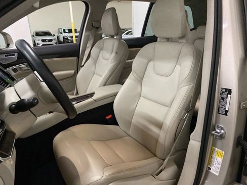 Used 2018 Volvo XC90 T6 Momentum w/ Convenience Package AWD/4WD image 37