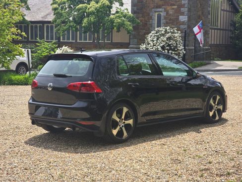 Used 2015 Volkswagen GTI SE FWD image 4