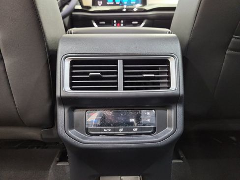 New 2026 Volkswagen Atlas SE FWD image 32