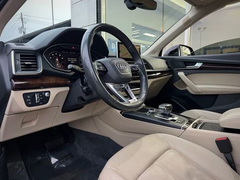 Used 2019 Audi Q5 Prestige w/ Prestige Package image 2