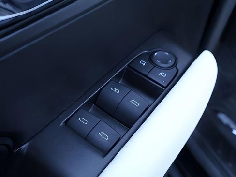 Used 2024 GMC Canyon AT4X image 27