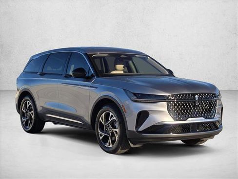 Certified 2025 Lincoln Nautilus Premier w/ Equipment Group 102A image 3