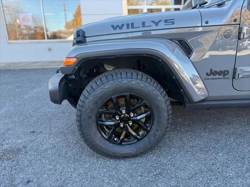 Certified 2022 Jeep Gladiator Sport AWD/4WD image 3