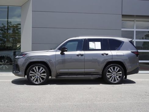 Used 2023 Lexus LX 600 4WD w/ Appearance Package image 8
