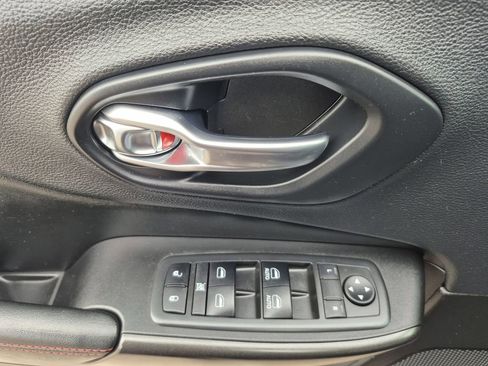 Used 2019 Jeep Cherokee Trailhawk w/ Cold Weather Group image 8