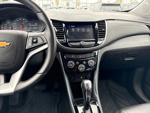 Used 2020 Chevrolet Trax Premier FWD image 19